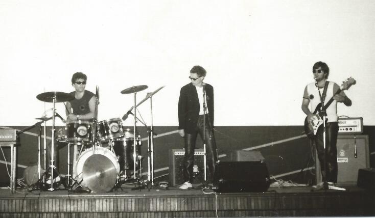 Το ροκ συγκρότημα Magic De Spell 