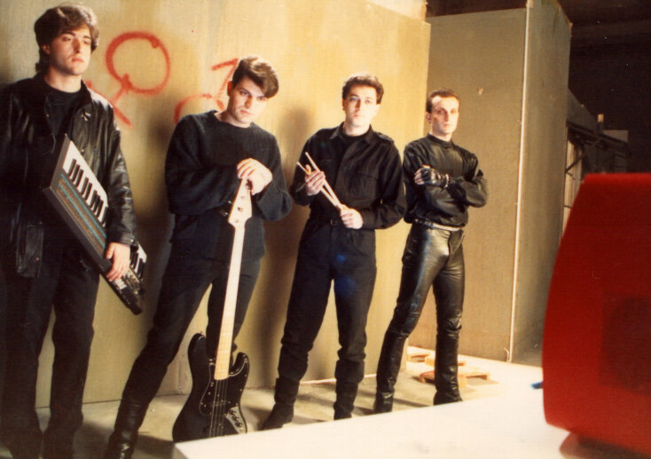 Το ροκ συγκρότημα Magic De Spell 