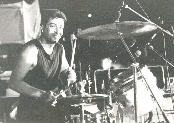 Ο ντράμερ των Magic De Spell Θοδωρής Βλαχάκης