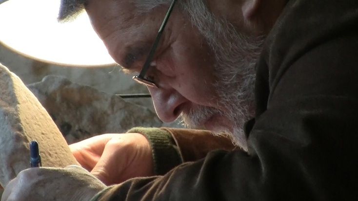 Το έργο "Σημειώσεις" της Νίνας Παππά στον κήπο του Μεγάρου Μουσικής