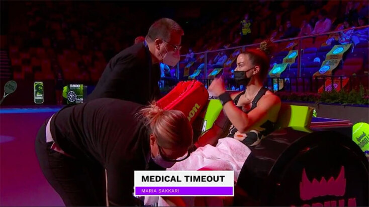 Η Μαρία Σάκκαρη στον ημιτελικό του Kremlin Cup έχει πάρει ιατρικό τάιμ άουτ μετά την αδιαθεσία που αισθάνθηκε