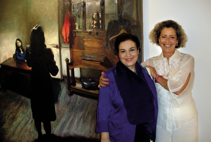 Η Μαρία Δημητριάδη και η Μαρίνα Λαμπράκη-Πλάκα μπροστά σε έργο του Γιώργου Ρόρρη στην Art-Athina 2013