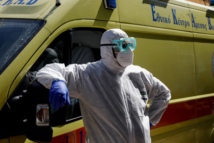 Νέα ισχυρή σύσταση από το Υπουργείο Υγείας για χρήση προστατευτικής μάσκας από τους πολίτες σε κλειστούς χώρους