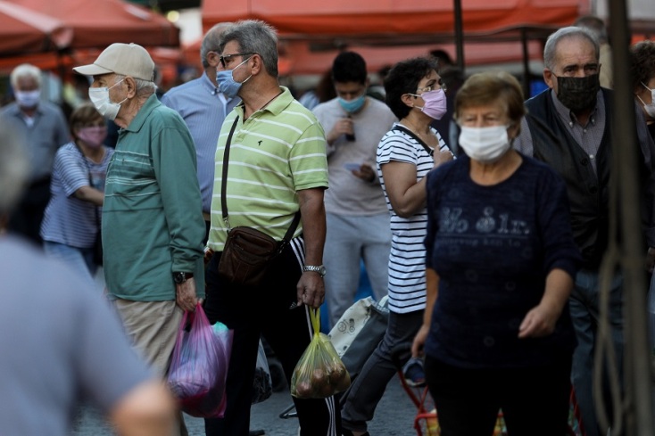 Μάσκες στη λαϊκή
