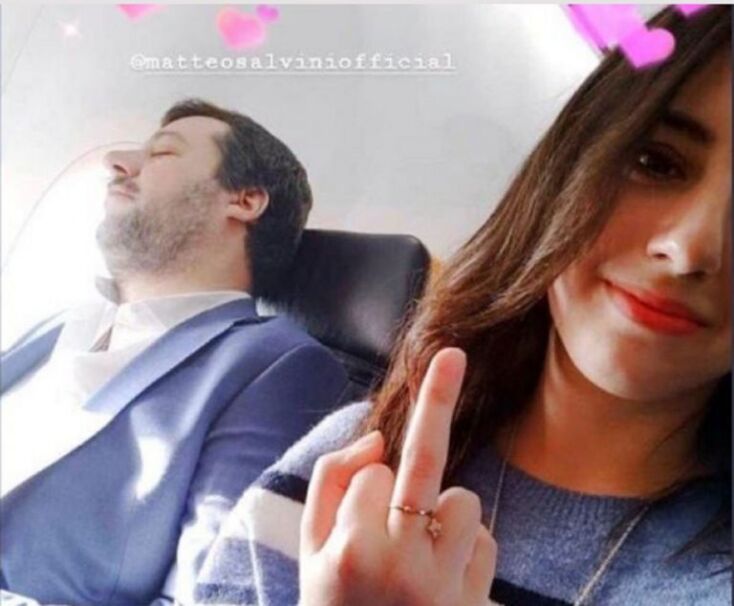 mateo_salvini_middle_finger.jpg