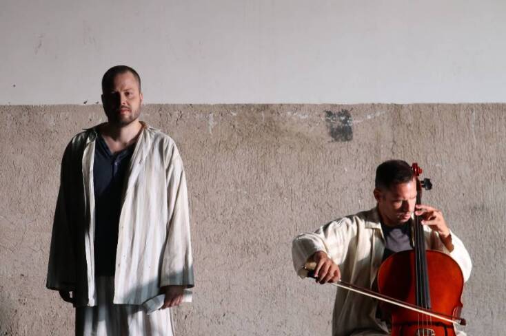 Από αριστερά: Αρίσταρχος Παπαδανιήλ και Άρης Ζέρβας στη μικρού μήκους ταινία «Μαουτχάουζεν»