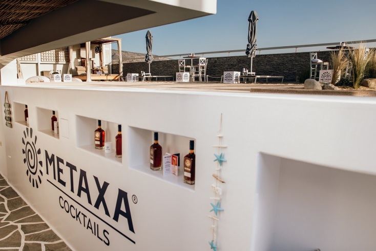 Η ταράτσα του Mavili Beach μετατρέπεται σε Pop Up METAXA Bar!