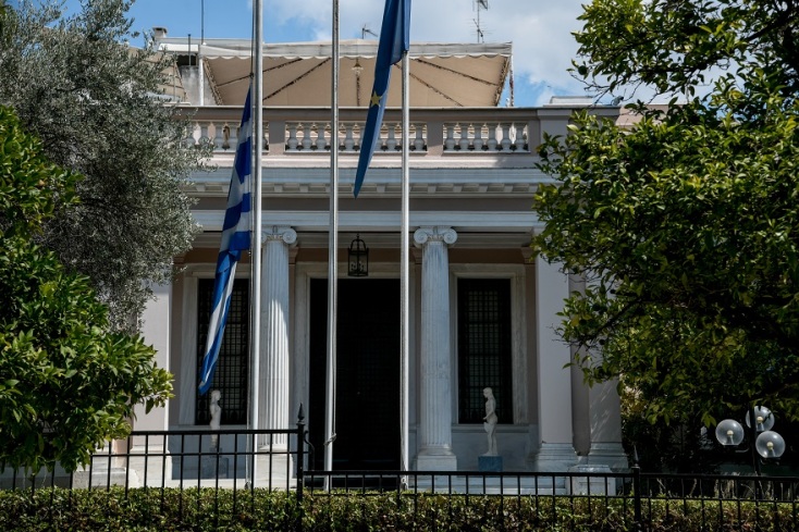 Μεσίστια η ελληνική σημαία - Εθνικό πένθος για τον θάνατο του Μίκη Θεοδωράκη 