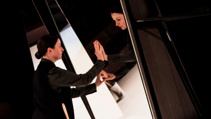 Καρυοφυλλιά Καραμπέτη  «Πλατεία Ηρώων», Σκην. Δημήτρης Καραντζάς