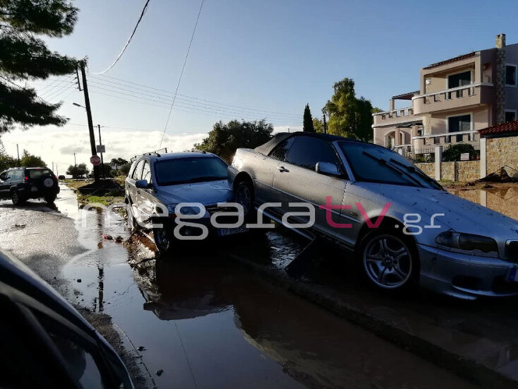 Κινέτα: Αυτοκίνητα παρασύρθηκαν από ορμητικούς χειμάρρους