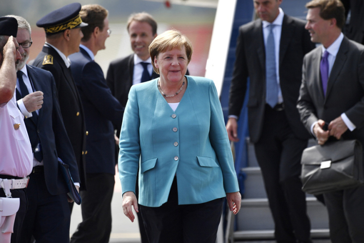 H άφιξη Μέρκελ στην Μπιαρίτζ © EPA/JULIEN DE ROSA