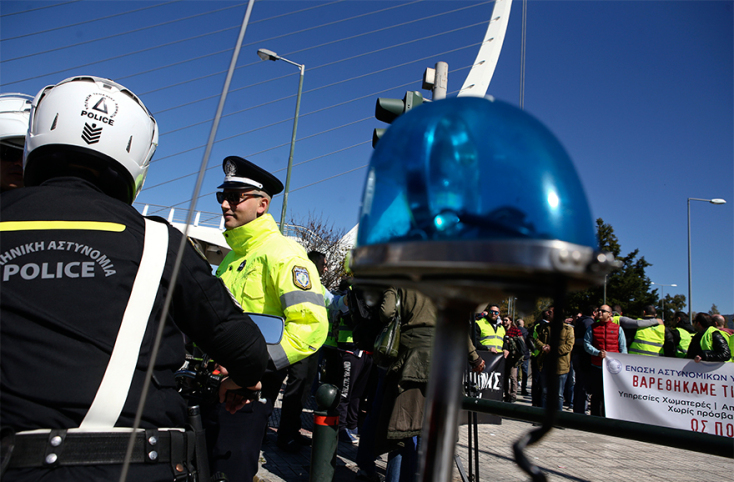 Διαμαρτυρία αστυνομικών μπροστά στον σταθμό του Μετρό «Κατεχάκη»