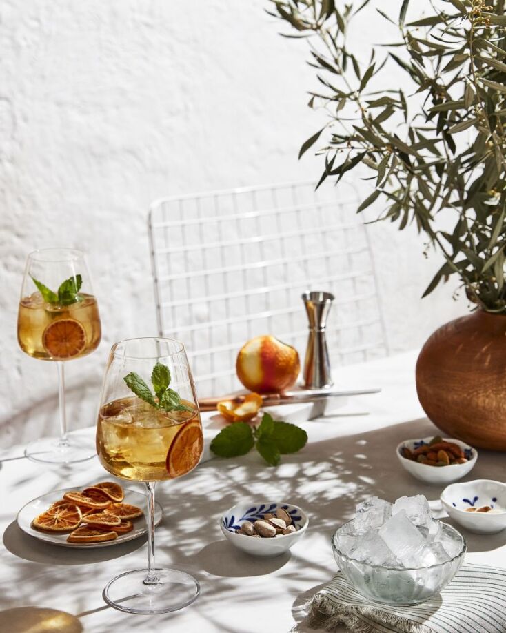 Δύο από τους καλύτερους έλληνες bartenders μοιράζονται τις αγαπημένες τους καλοκαιρινές συνταγές για cocktails