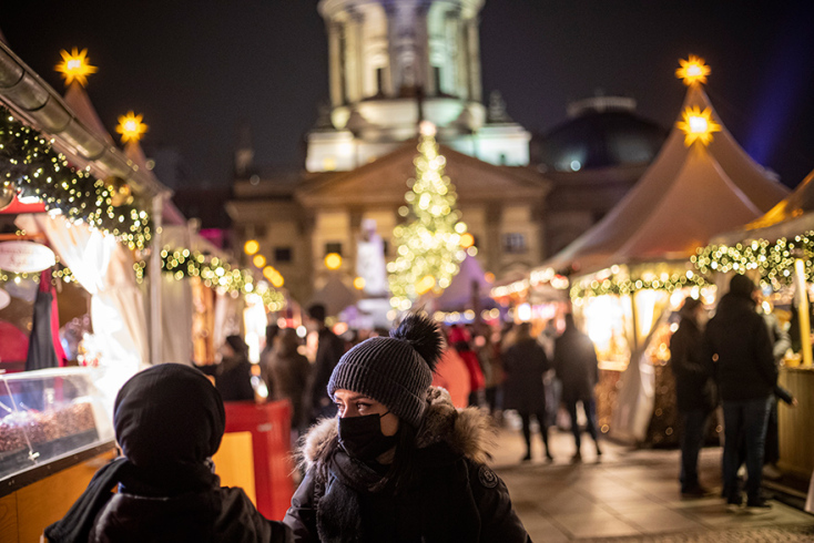 Μέτρα για να αντιμετωπίσουν τη μετάλλαξη Όμικρον παίρνουν οι χώρες της Ευρώπης