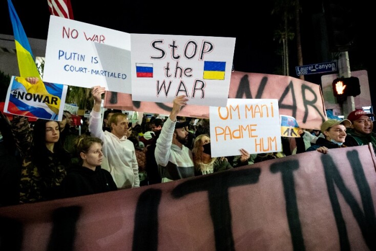 Ρωσική εισβολή στην Ουκρανία - Πολίτες στο Λος Άντζελες διαδηλώνουν