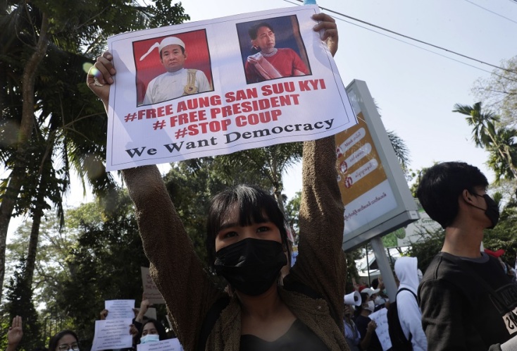 Διαδηλώσεις κατά του πραξικοπήματος στη Μιανμάρ