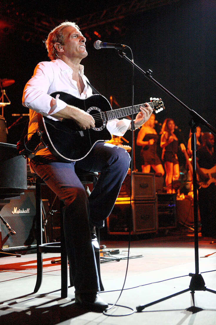 Στιγμιότυπο από τη συναυλία του Michael Bolton στο Θέατρο Πέτρας