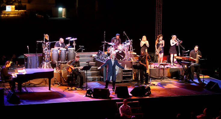 Στιγμιότυπο από τη συναυλία του Michael Bolton στο Θέατρο Πέτρας