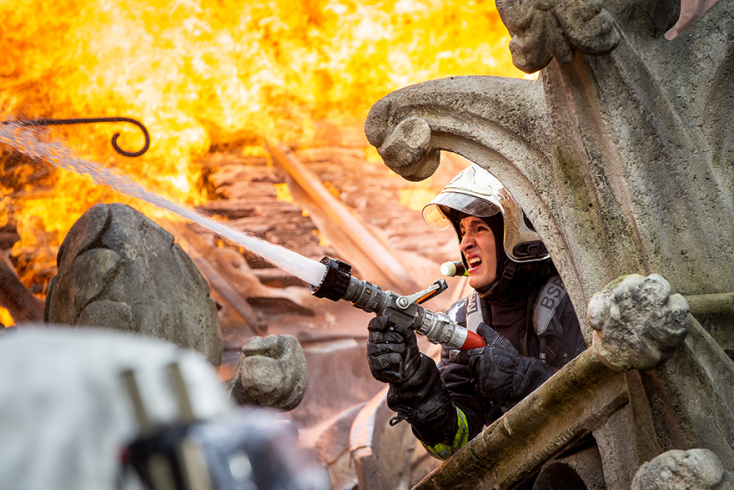 «Η Παναγία των Παρισίων φλέγεται», ένα docudrama από τον Ζαν-Ζακ Ανό