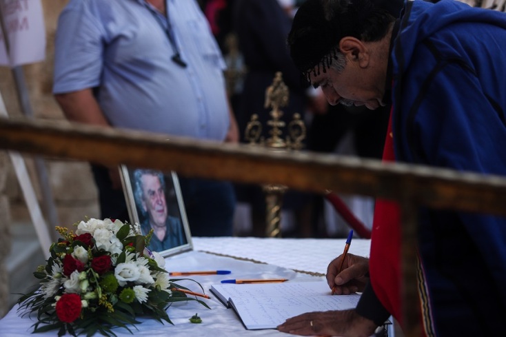 Μίκης Θεοδωράκης: Στιγμιότυπο από το λαϊκό προσκύνημα στη Μητρόπολη Χανίων 