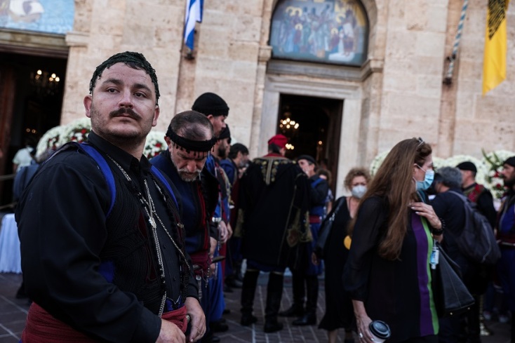 Μίκης Θεοδωράκης: Στιγμιότυπο από το λαϊκό προσκύνημα στη Μητρόπολη Χανίων 