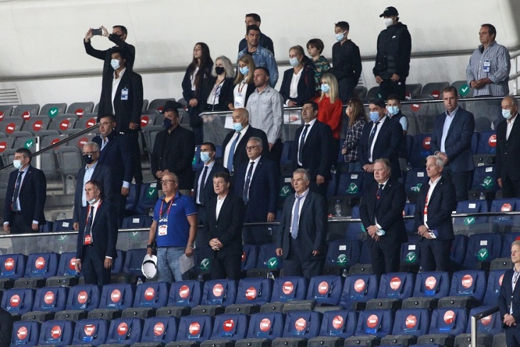 Τιμή στη μνήμη του Μίκη Θεοδωράκη στο ΟΑΚΑ στον αγώνα της Εθνικής με τη Σουηδία 