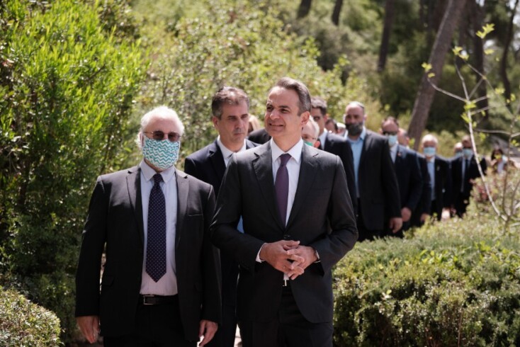 Ο Κυριάκος Μητσοτάκης καταφθάνει στον Κήπο των Δικαίων