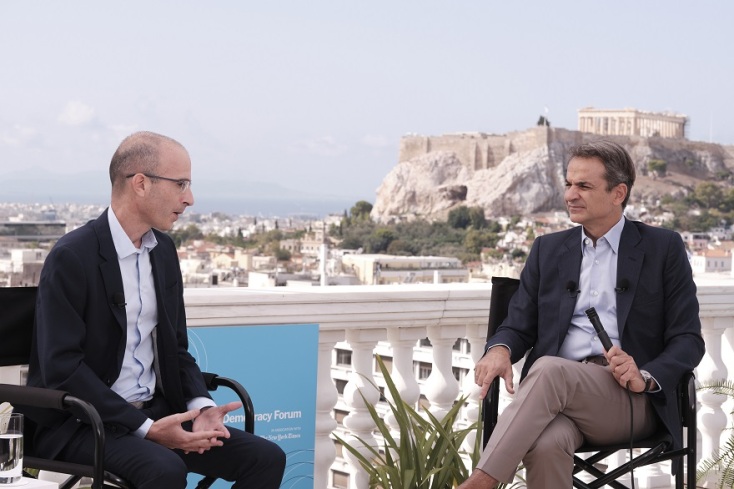 Ο ιστορικός και συγγραφέας Yuval Noah Harari μιλά με τον πρωθυπουργό Κυριάκο Μητσοτάκη