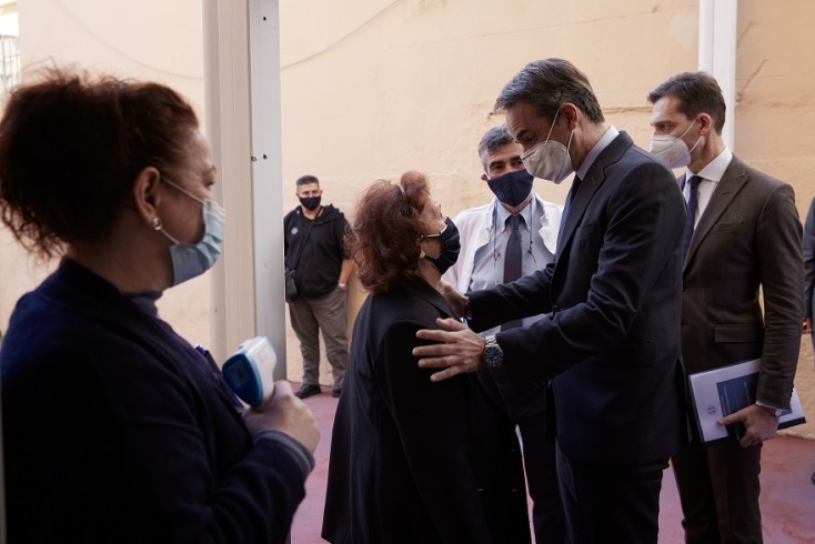 Επίσκεψη του Πρωθυπουργού Κυριάκου Μητσοτάκη στο Εμβολιαστικό Κέντρο Πατησίων