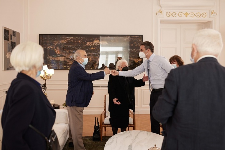 Συνάντηση Μητσοτάκη με εμβολιασμένος στο Μέγαρο Μαξίμου 