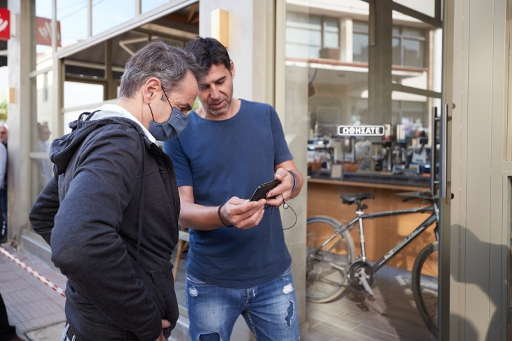 Ο Κυριάκος Μητσοτάκης στις πληγείσες περιοχές στην Καρδίτσα  