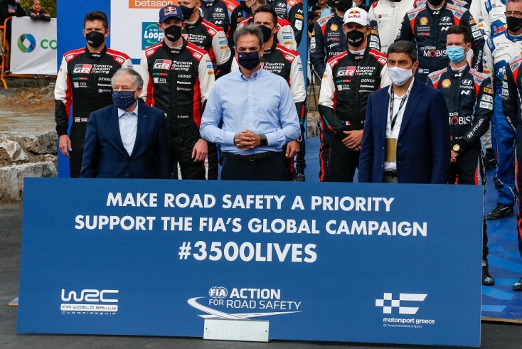 O πρωθυπουργός Κυριάκος Μητσοτάκης κατά τη διάρκεια της έναρξης του ΕΚΟ Ράλλυ Ακρόπολις 2021