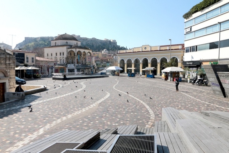 Αθήνα, πόλη - φάντασμα: 10 εικόνες από τους ερημωμένους δρόμους