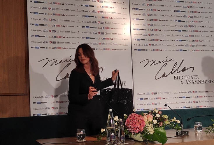 Η ηθοποιός Μόνικα Μπελούτσι λίγο μετά τη συνέντευξη τύπου στο Athénée με αφορμή  την παράσταση «Μαρία Κάλλας: επιστολές και αναμνήσεις» που θα παρουσιαστεί στο Ηρώδειο