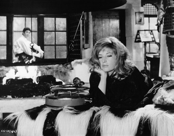 Η Μόνικα Βίτι στην κωμωδία «Nutty, Naughty Chateau», το 1963