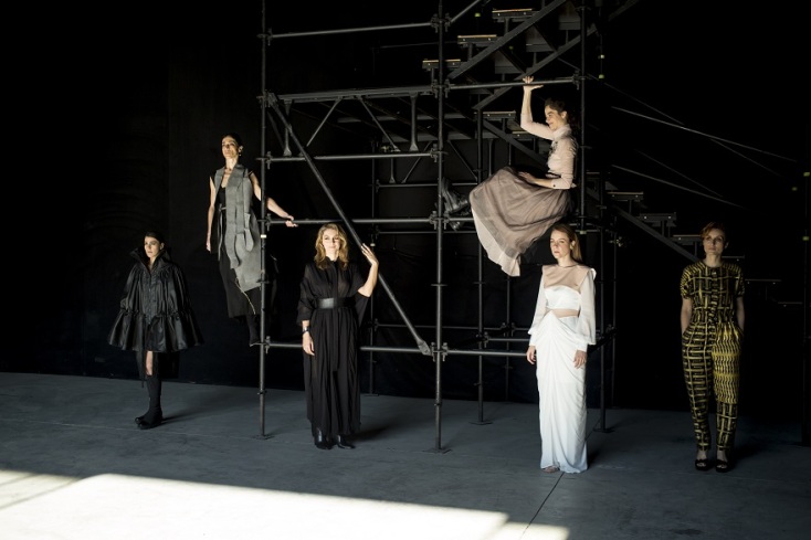 Από αριστερά :Ιωάννα Κολλιοπούλου, Έλενα Τοπαλίδου, Γιούλικα Σκαφιδά, Νεφέλη Κουρή, Λένα Παπαληγούρα, Ευδοκία Ρουμελιώτη ©Πηνελόπη Γερασίμου