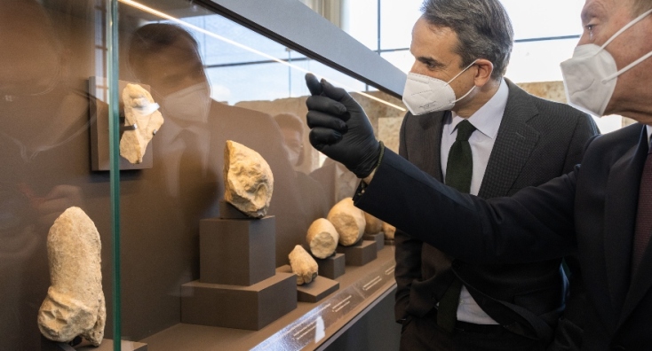 Ο Κυριάκος Μητσοτάκης με τον Νίκο Σταμπολίδη στο Μουσείο Ακρόπολης