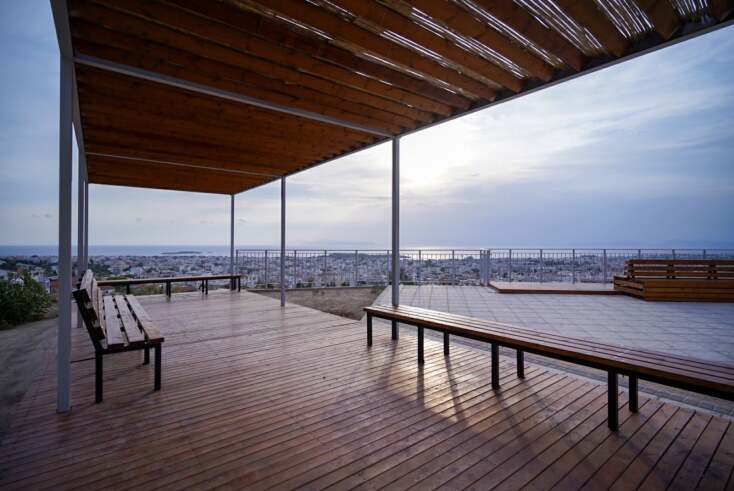 «Μπαλκόνι με θέα» στην Αιξωνή