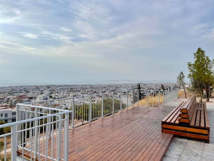 «Μπαλκόνι με θέα» στην Αιξωνή