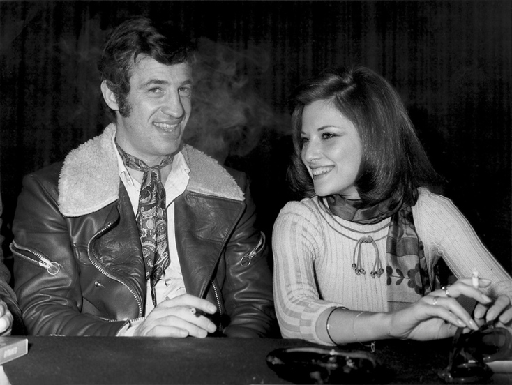 Ο Ζαν Πολ Μπελμοντό &amp; η Νικόλ Καλφάν στο διάσημo Galaxy bar του ξενοδοχείου (1971)