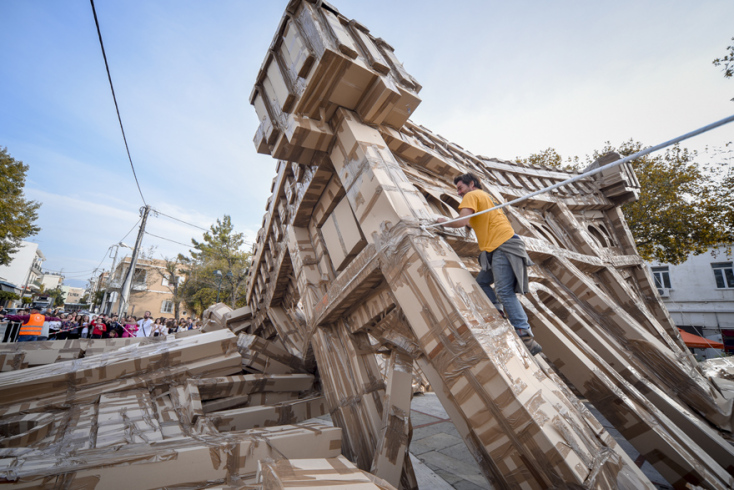 Έχοντας κατακτήσει περισσότερες από 150 πόλεις και στις 5 Ηπείρους, ο διεθνούς φήμης καλλιτέχνης Olivier Grossetête βρέθηκε και στην Ελλάδα επιλέγοντας την πόλη της Ελευσίνας, στο πλαίσιο των εκδηλώσεων της Πολιτιστικής Πρωτεύουσας της Ευρώπης Ελευσίνα 20