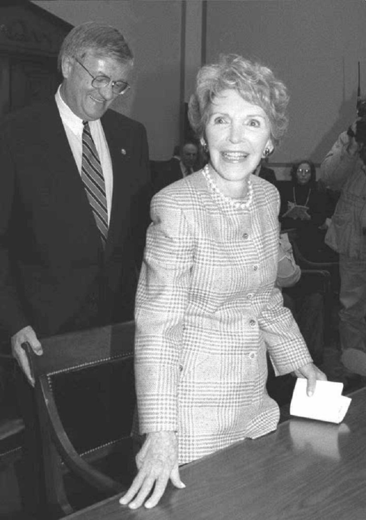 Η Nancy Reagan, 1995 ©EPA/ Joyce NALTCHAYAN