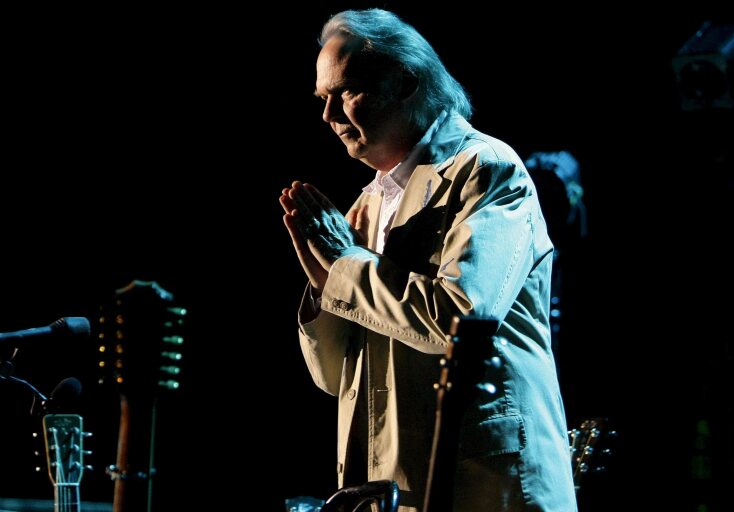 O Neil Young ευχαριστεί το κοινό του