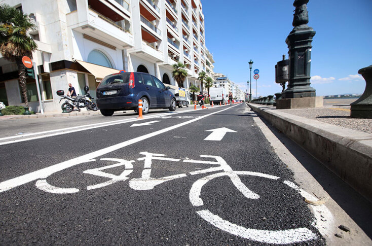 Νέος ποδηλατόδρομος στη λεωφόρο Νίκης στη Θεσσαλονίκη: Με ειδική διαγράμμιση και προστατευτικά κατά μήκος της διαδρομής