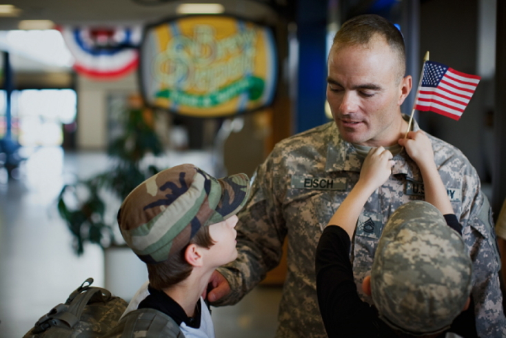 Πατέρας, Φαντάρος, Γιος Netflix