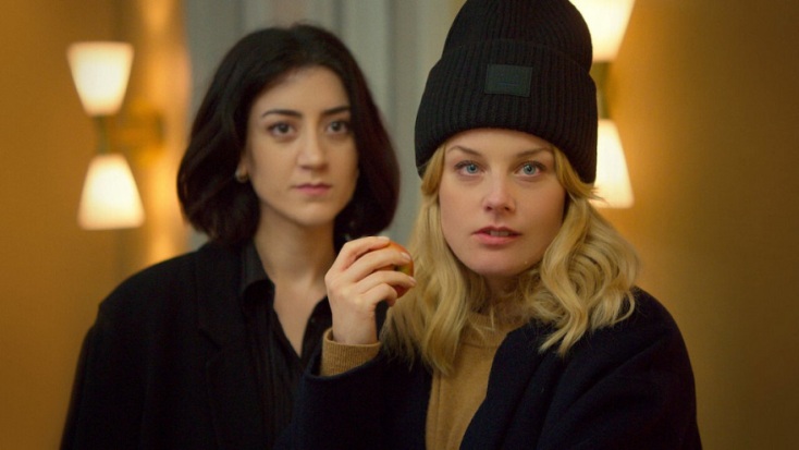 Η Gizem Erdogan και η Ida Engvoll στη σειρά «Έρωτας &amp; Αναρχία» (Love &amp; Anarchy) του Netflix