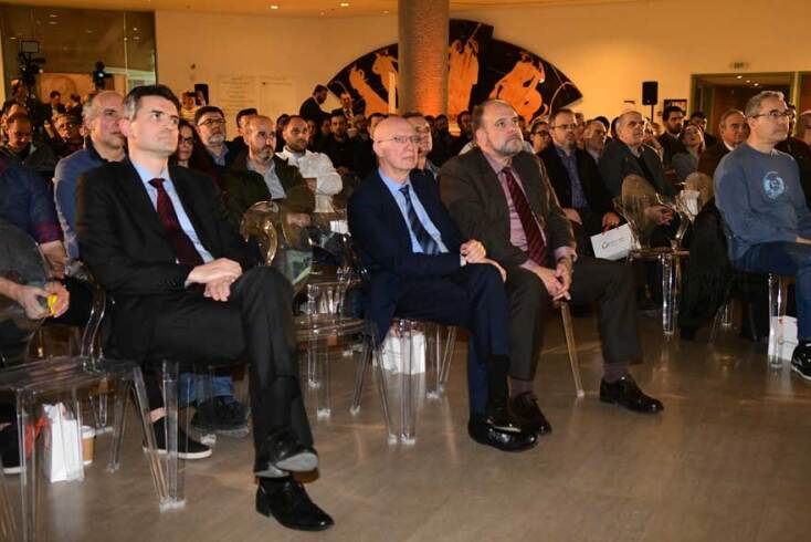 Ο Εμπορικός Διευθυντής Αναστάσιος Τόσιος, ο Γενικός Διευθυντής Δημήτριος Παπακώστας και ο Αντιπρόεδρος του ΔΣ της ΕΔΑ Αττικής Ευστάθιος Γρίβας