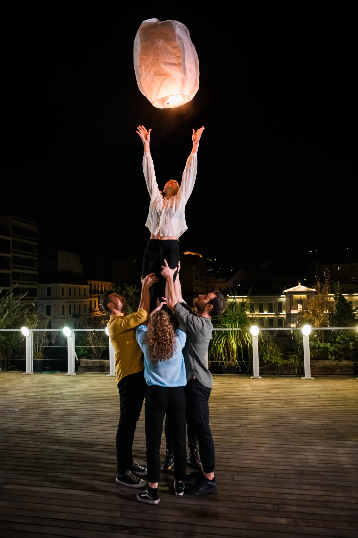 Στιγμιότυπο από το βίντεο της ομάδας Α2 για τη Νύχτα των Ευχών από τον Δήμο Αθηναίων