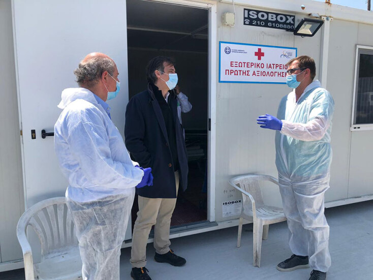 Ο Πρόεδρος του ΕΟΔΥ συνομιλεί με Υγειονομικό Προσωπικό στη Λέσβο