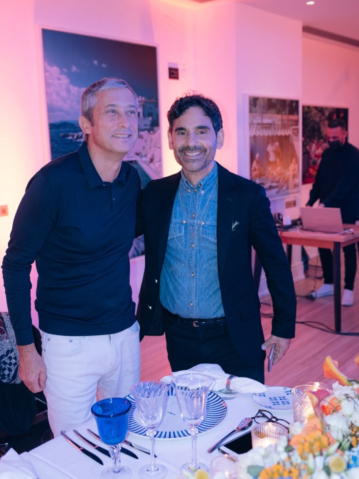 Ο Christophe Goineau, creative director των ανδρικών αξεσουάρ Hermes με τον make up artist James Kaliardos